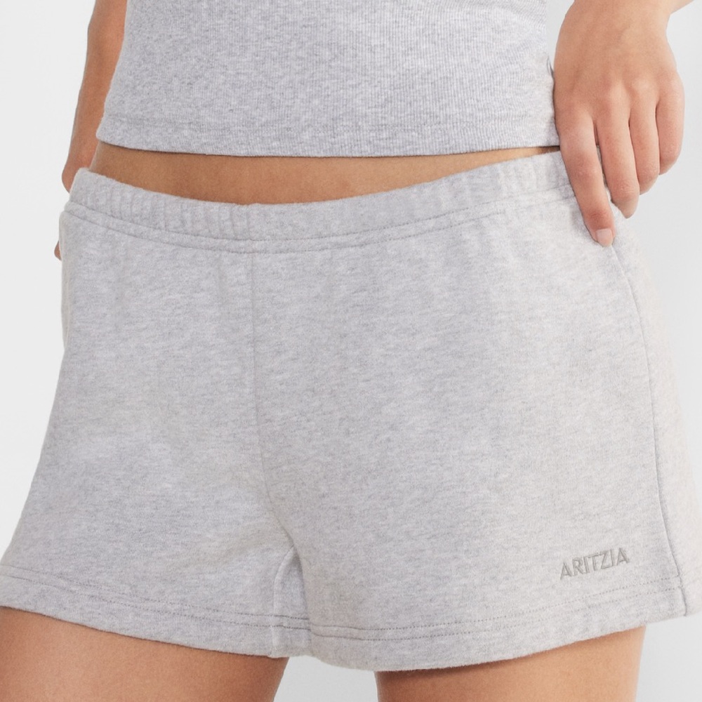 Aritzia Cozy Sweatfleece Boyfriend Lo-Rise Mini Short - Picture 2 of 11